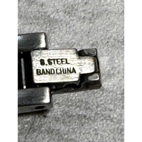 Pulsar Women V811-X043 White Dial Two-Tone Band 17mm Oval Quartz Watch - Picture 7 of 7